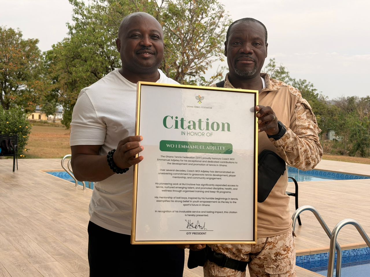 WO1 Emmanuel Adjetey receiving a citation