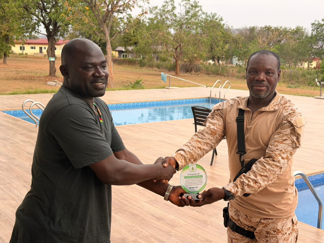 Presentation of a recognition award to WO1 Emmanuel Adjetey